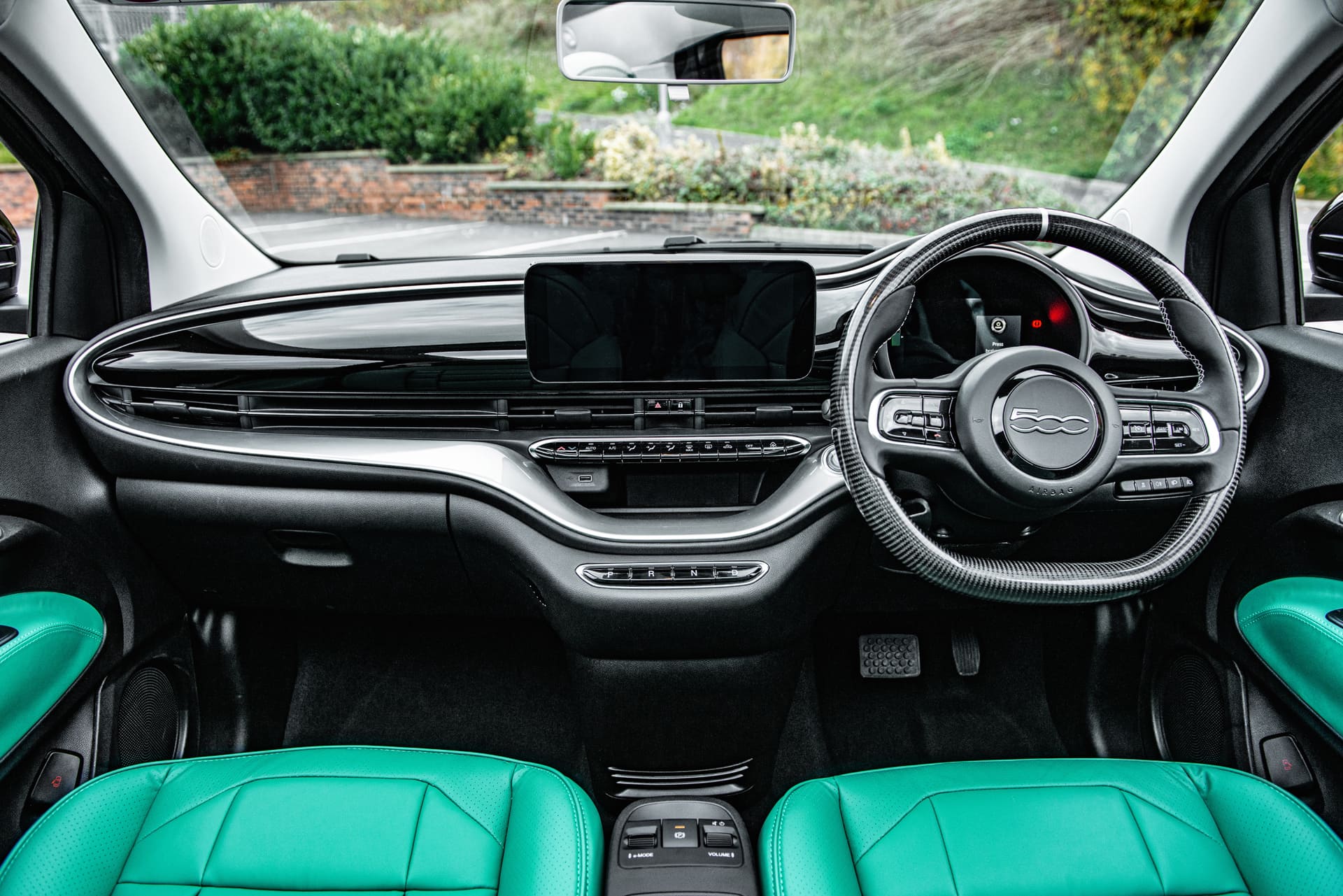 Designio Fiat 500e interior overview with hotspot markers